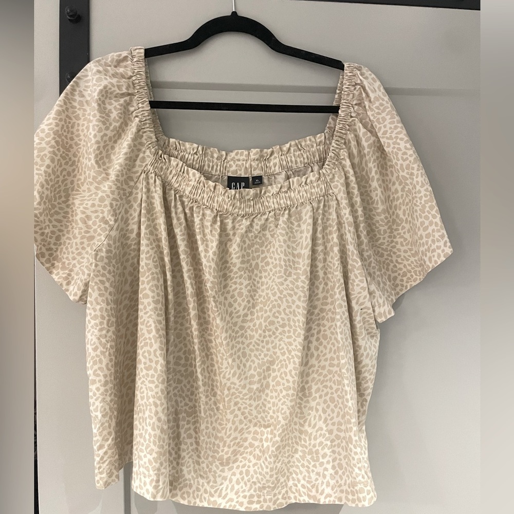 Gap Flutter Sleeve Printed Leopard Top - Size Xl - image 1